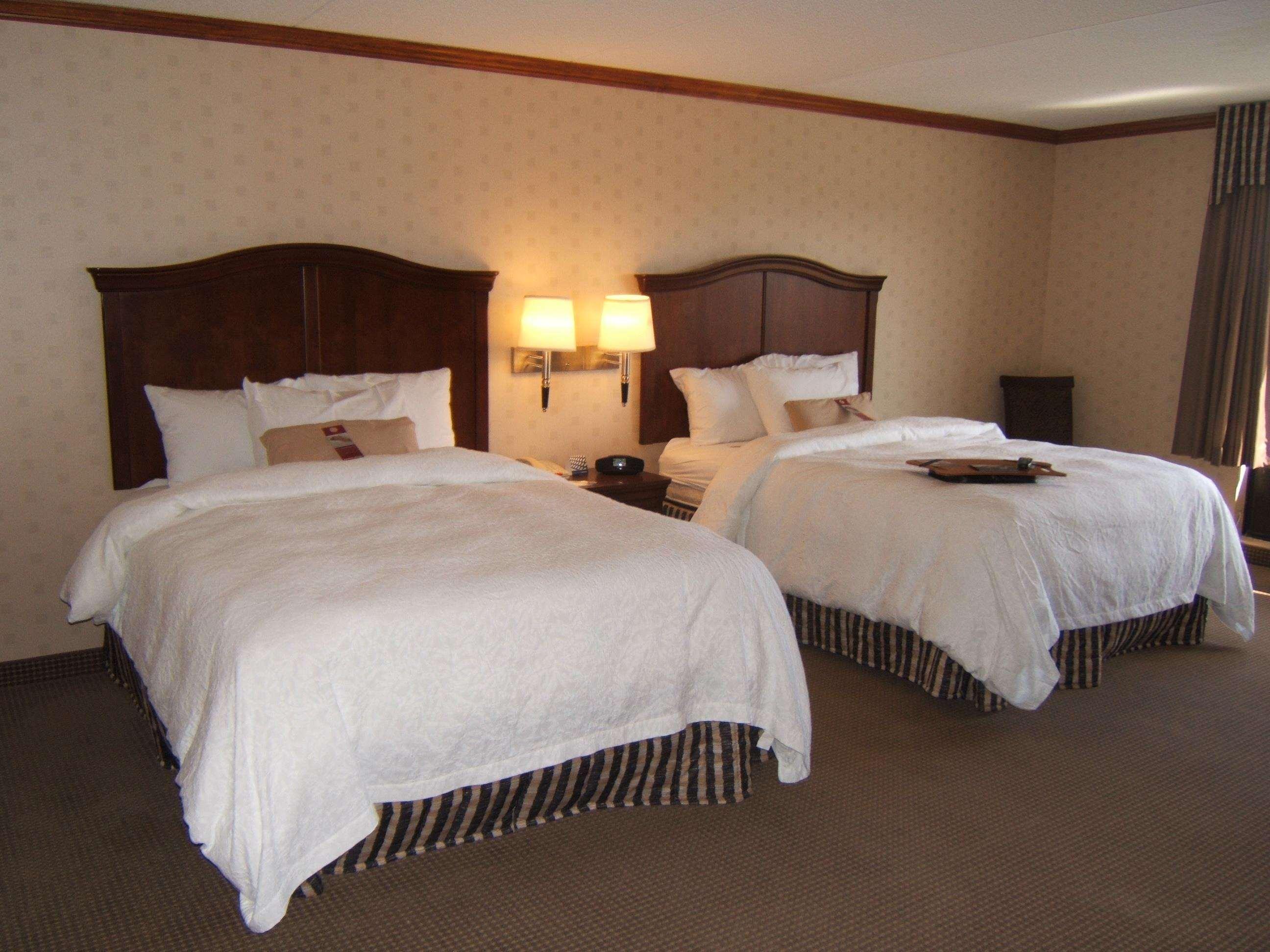 Hampton Inn & Suites By Hilton Manchester Bedford Room photo